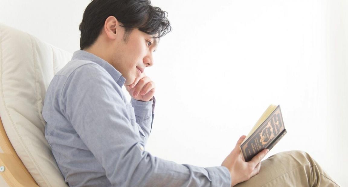 Teilnehmer bei der gemeinsamen Arbeit an Finanzplanungskonzepten