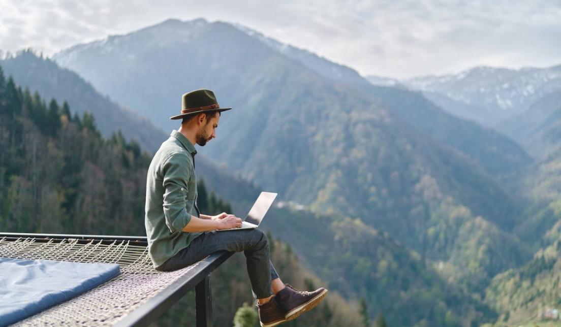 Lernteilnehmer bei interaktiver Finanzplanungssitzung